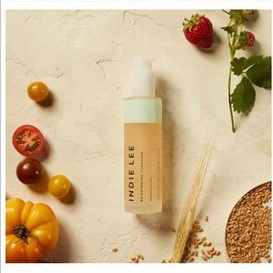 🌼Indie Lee Brightening Cleanser🌼